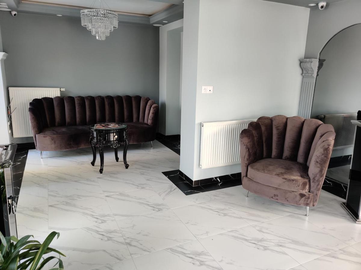 Belweder Aparthotel Porosły Eksteriør bilde