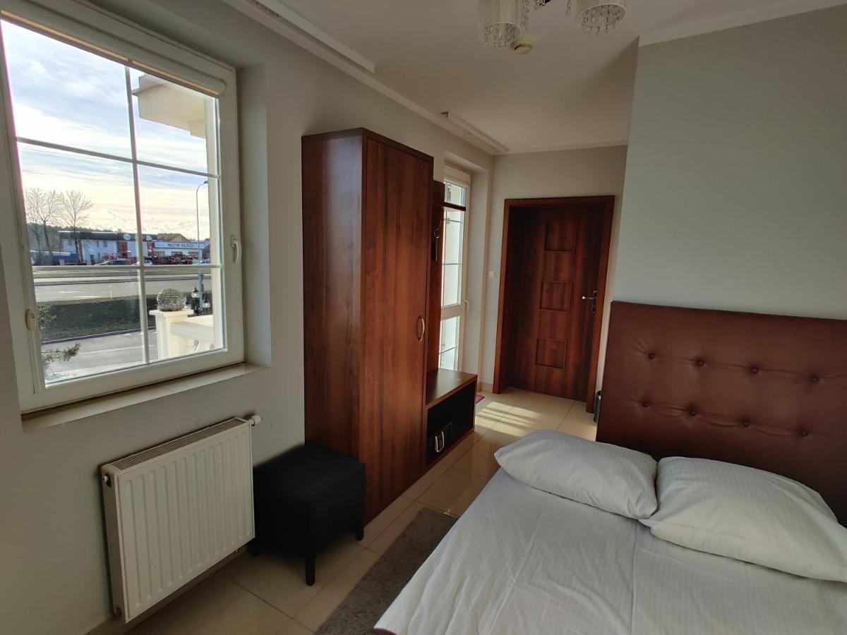 Belweder Aparthotel Porosły Eksteriør bilde