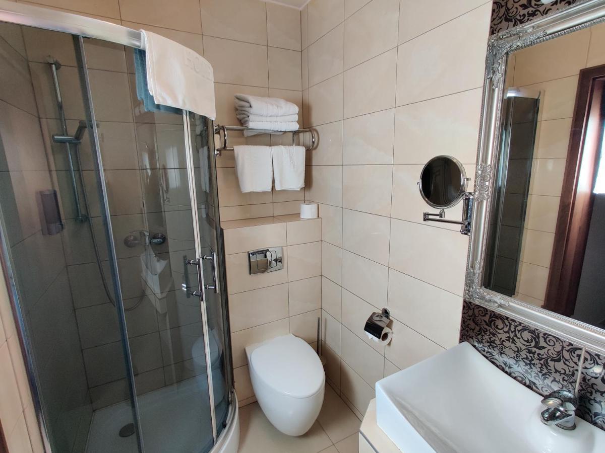 Belweder Aparthotel Porosły Eksteriør bilde