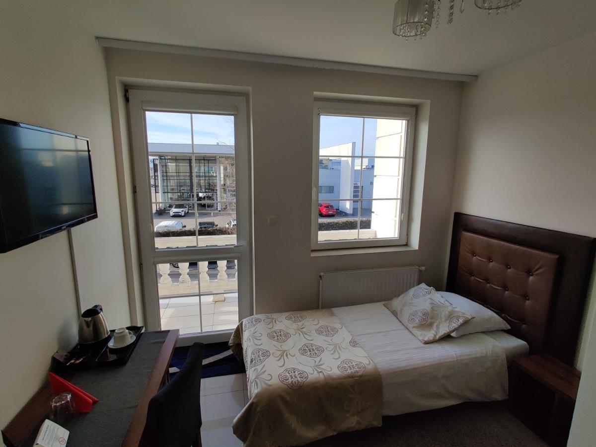 Belweder Aparthotel Porosły Eksteriør bilde