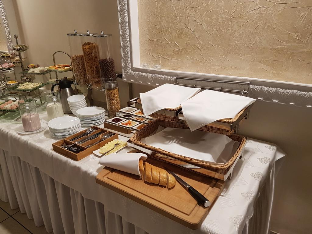 Belweder Aparthotel Porosły Eksteriør bilde